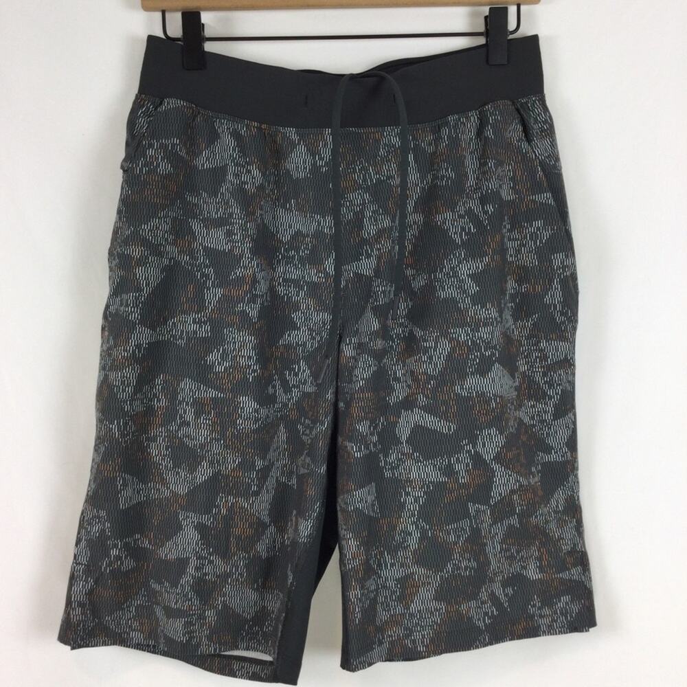Lululemon T.H.E Linerless Short, size medium